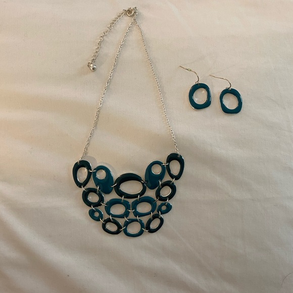Matching necklace and earrings set! - Picture 1 of 4